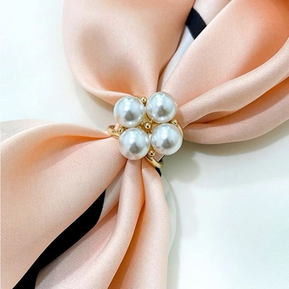Accessories - 3/$18 Faux pearl decor scarf ring